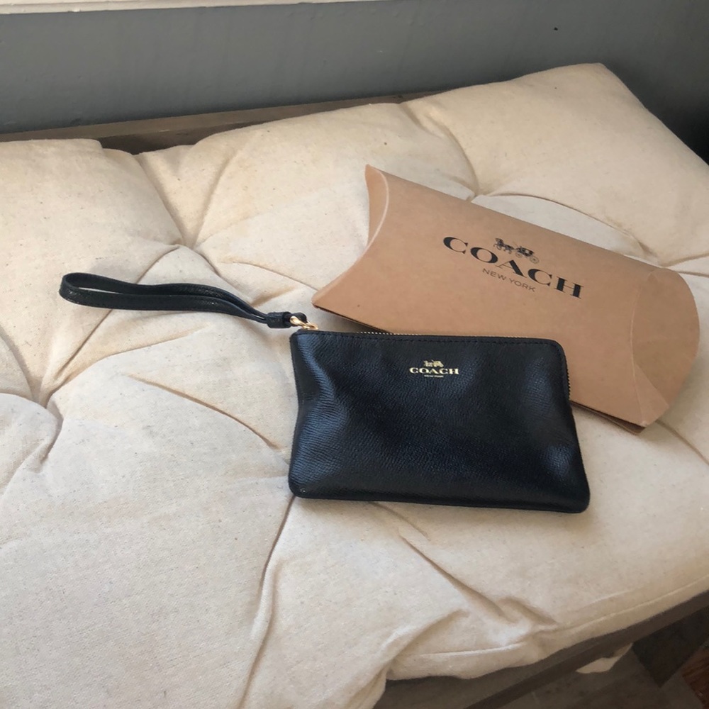 Coach New York Medium Zip Around Wallet